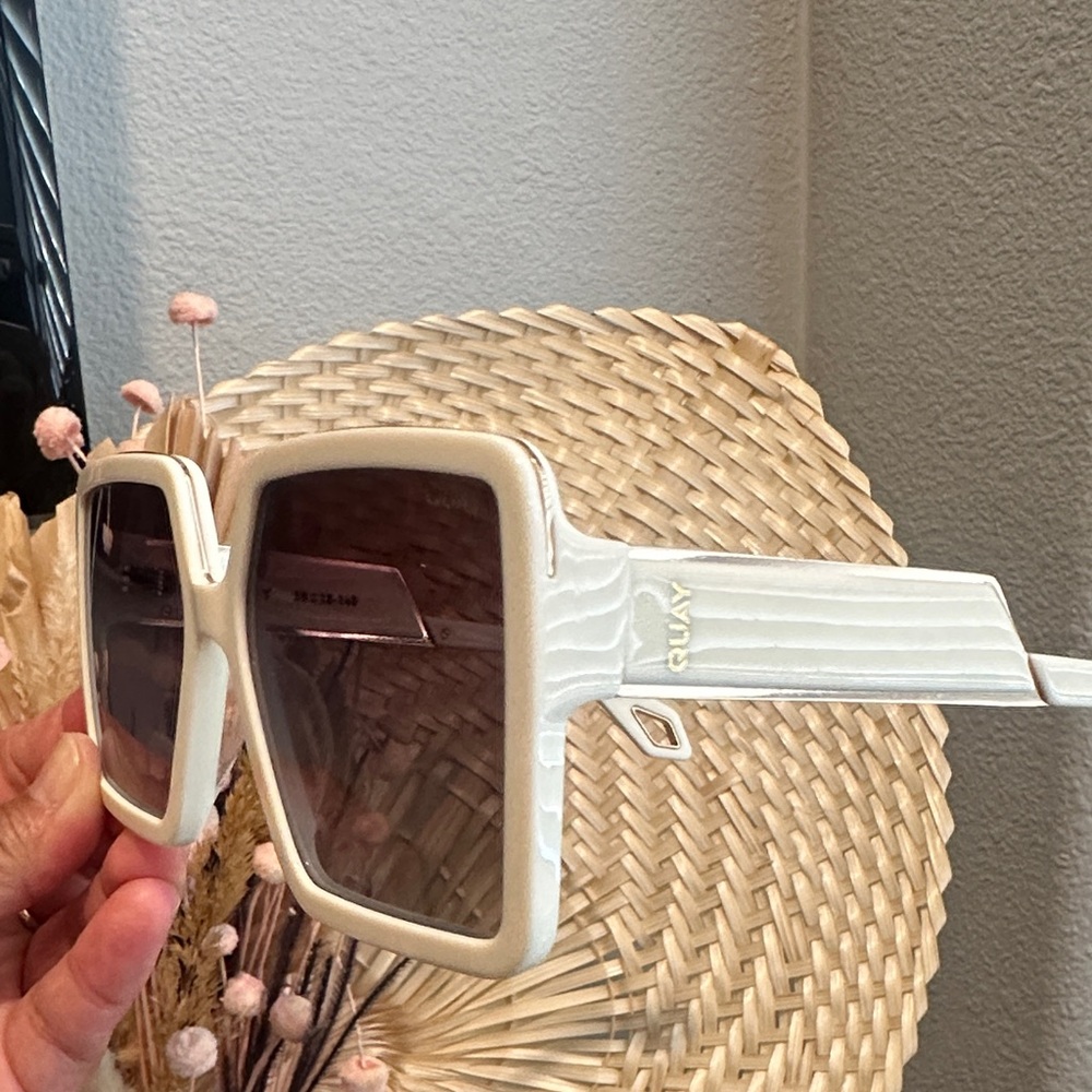 Quay Australia Cream “Almost Ready”Sunglasses